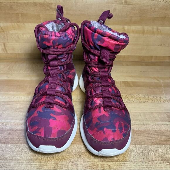 Women's Nike Roshe One Hi Print Sneakerboots, SAMPLE Size 7 Deep Garnet Berry - Picture 2 of 6